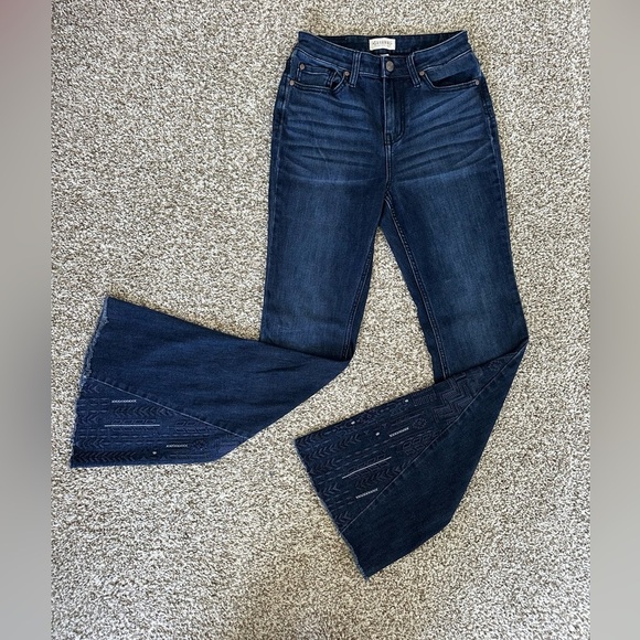 Shyanne Embroidered Tailorless High Rise Stretch Western Flare Jean in Blue, 28 - Picture 2 of 9